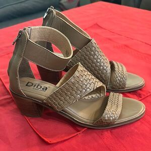 Diba Tan Heeled Sandals with Crisscross Straps Size 8